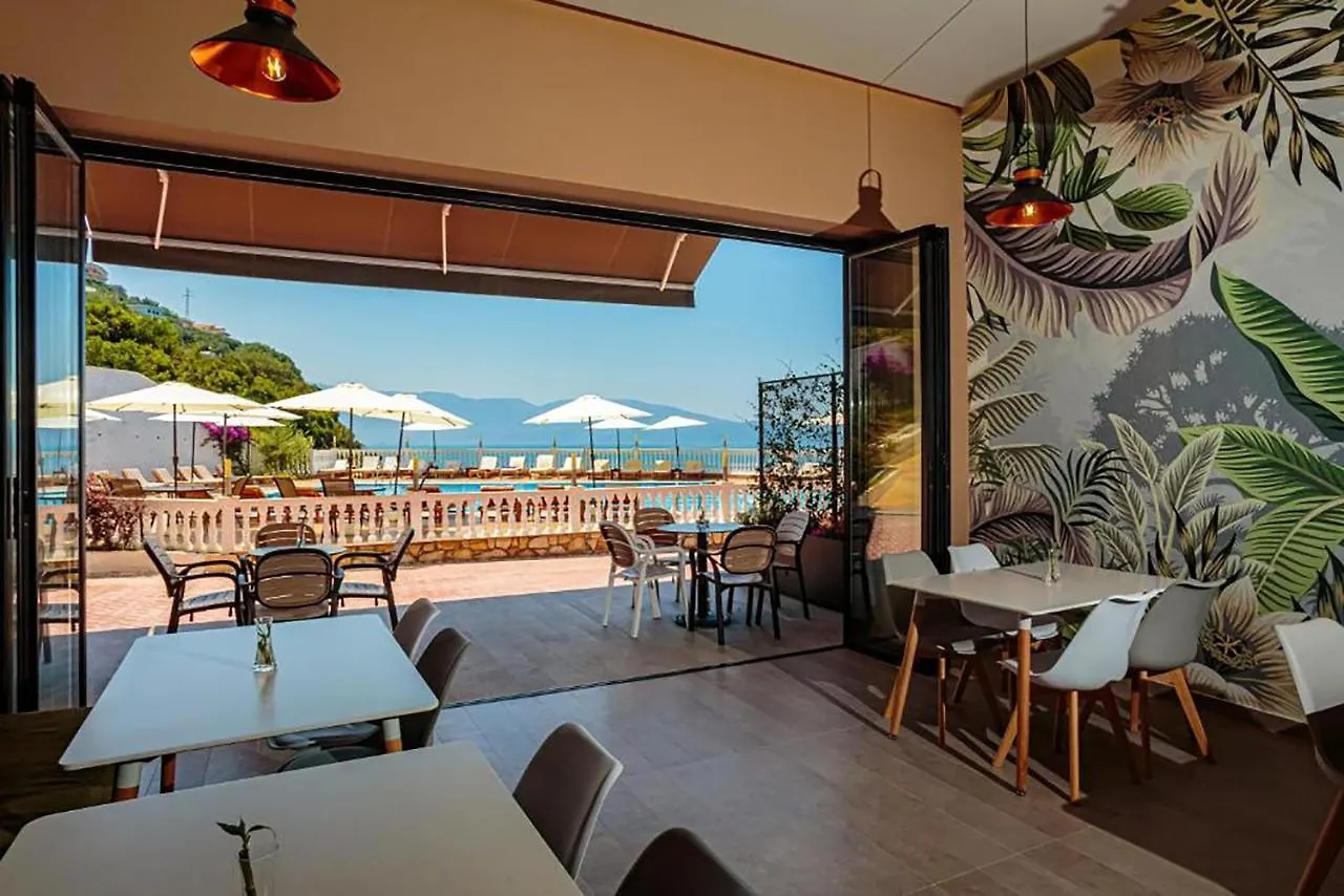 Toto Hotel & Apartments Vlorë 4*,  阿尔巴尼亚