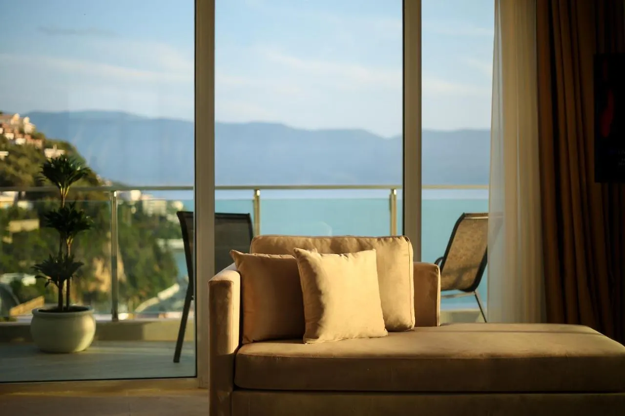 Toto Hotel & Apartments Radhimë