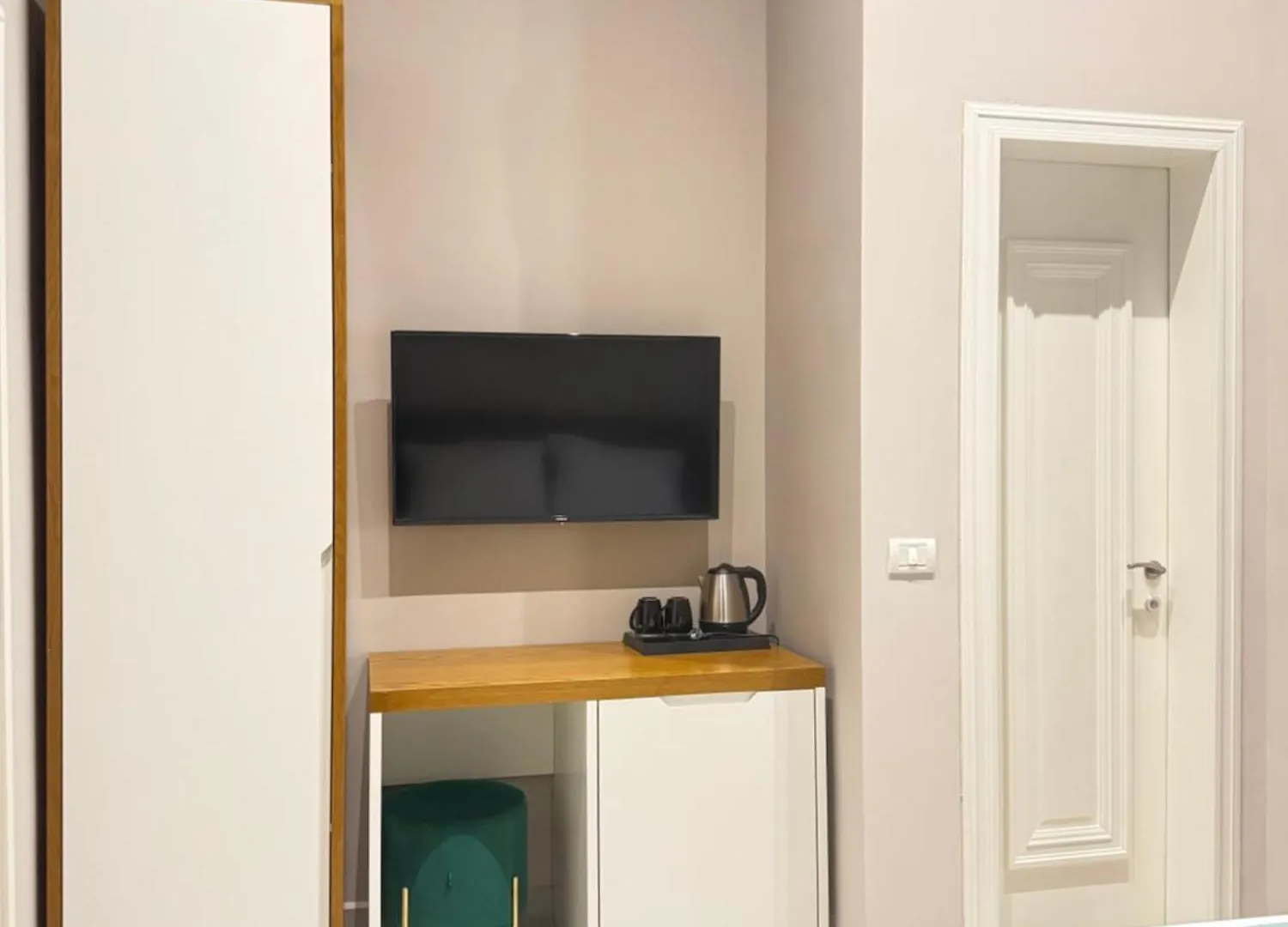 Toto Hotel & Apartments Vlore 4*,