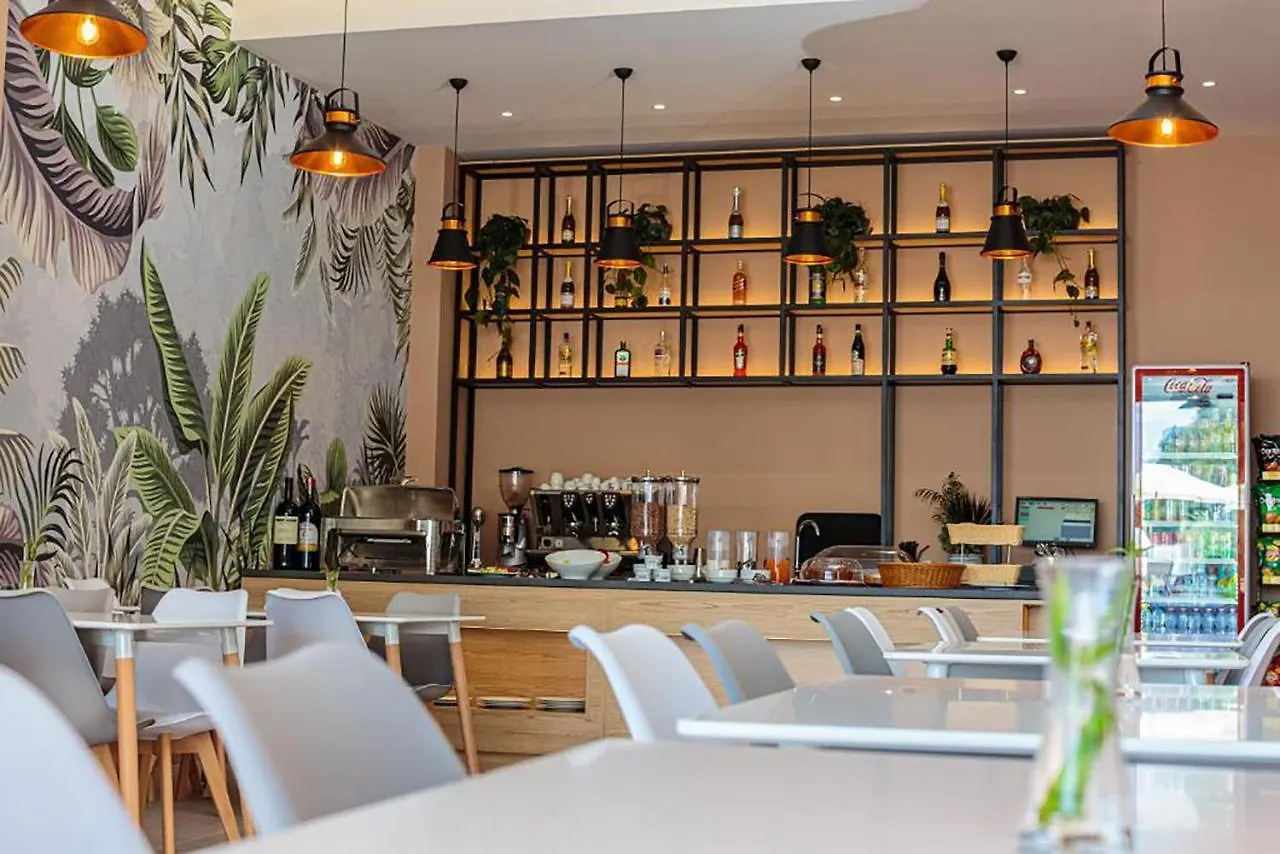 Toto Hotel & Apartments Vlore 4*,
