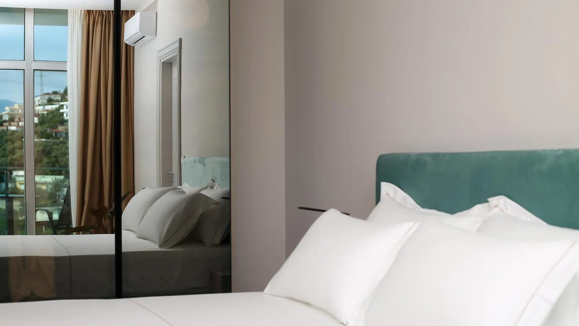 Toto Hotel & Apartments Radhime 4*,  Albania